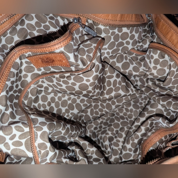 Tre Vero large travel crossbody bag. - Picture 11 of 14